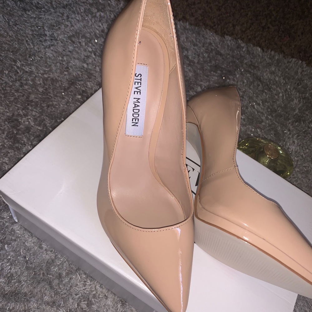 Steve Madden LOVEY Blush Patent pointy pump